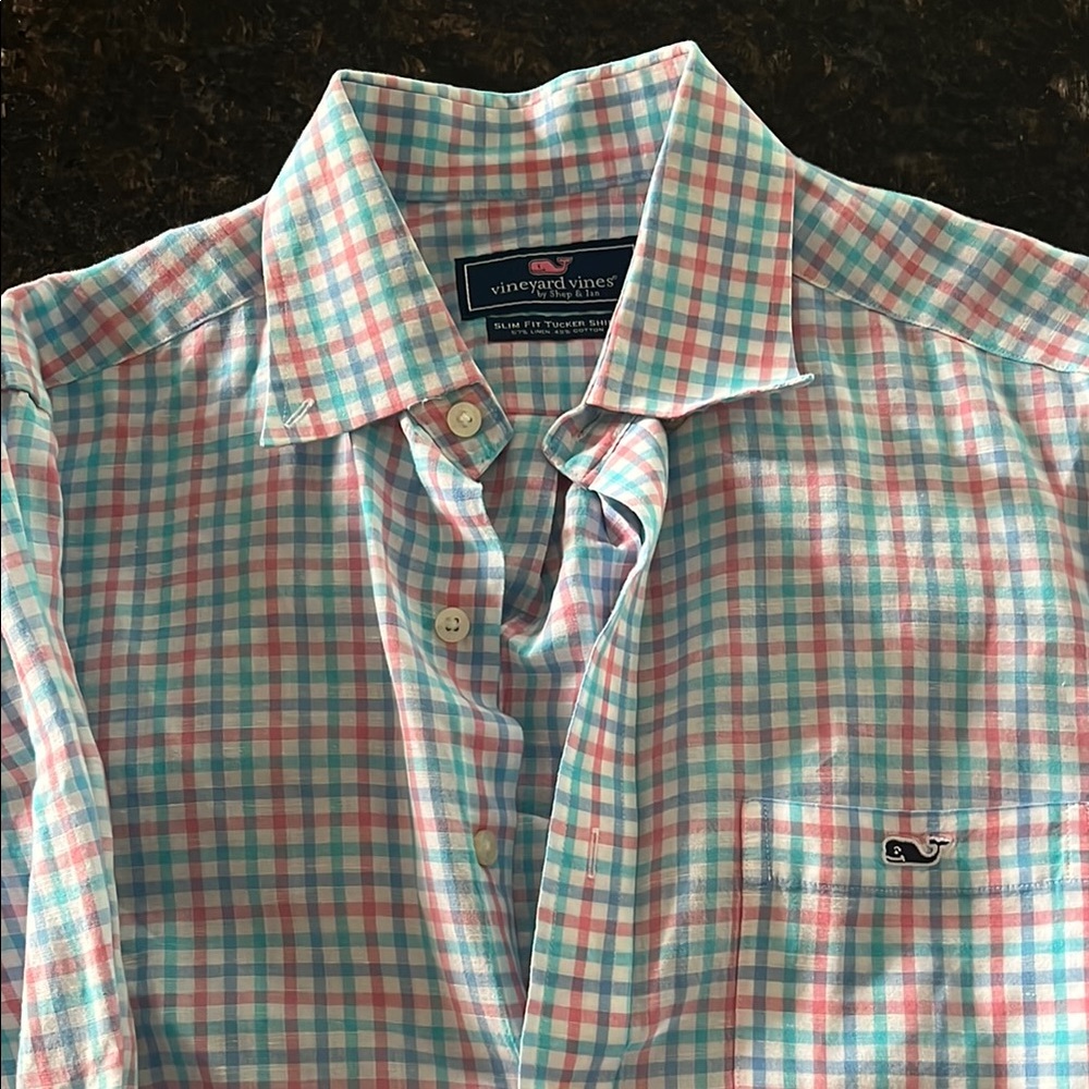 Men's medium Vineyard Vines Casual Button Down Shirt. In excellent condition.